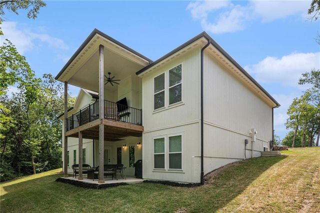 1807 SW Cemetery Road, Oak Grove, MO 64075