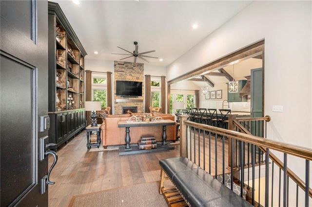 1807 SW Cemetery Road, Oak Grove, MO 64075