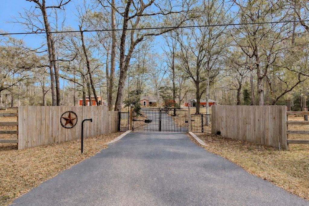 10067 White Rock Road, Conroe, TX 77306