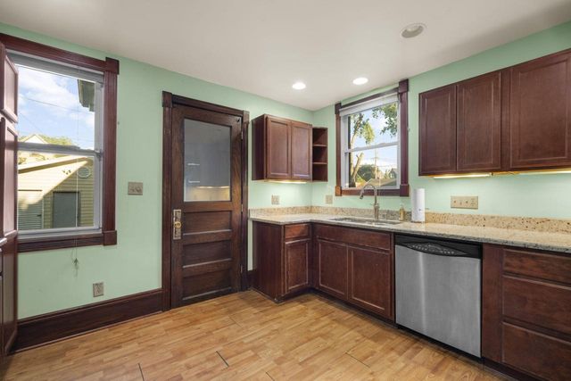 513 N 31st STREET, Milwaukee, WI 53208