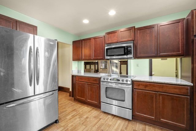 513 N 31st STREET, Milwaukee, WI 53208