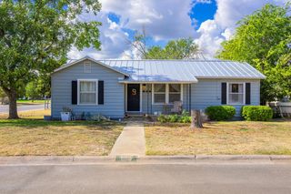 973 Garden St, Kerrville, TX 78028