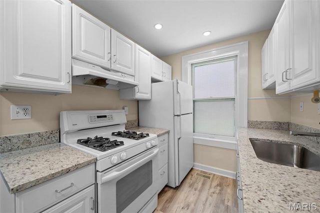 6431 Clayton Road, Clayton, MO 63117