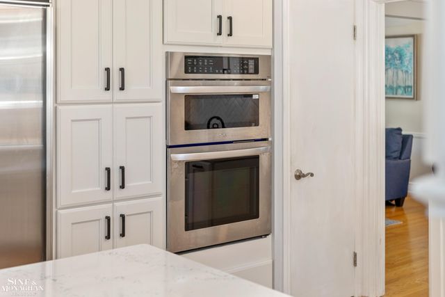 525 Saddle Lane, Grosse Pointe Woods, MI 48236