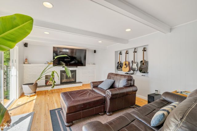 525 Saddle Lane, Grosse Pointe Woods, MI 48236