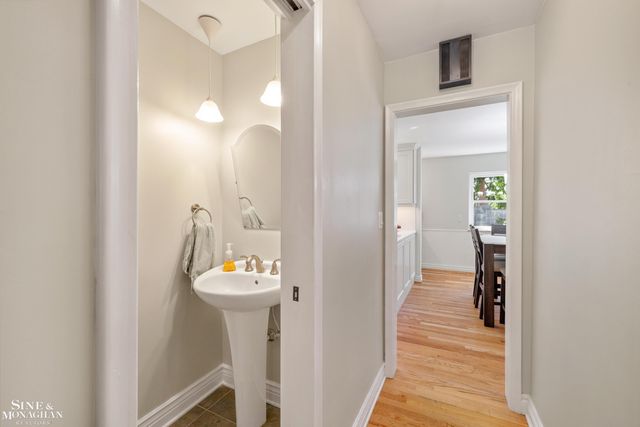 525 Saddle Lane, Grosse Pointe Woods, MI 48236