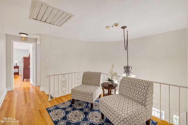 525 Saddle Lane, Grosse Pointe Woods, MI 48236