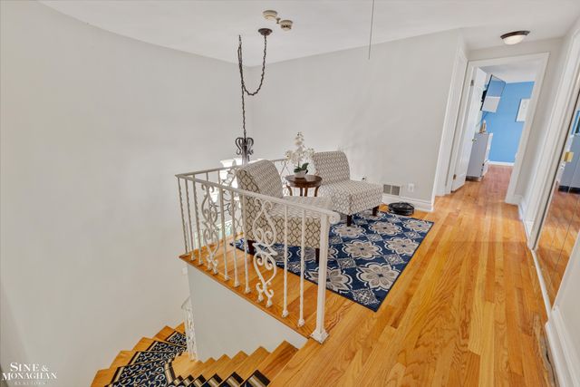 525 Saddle Lane, Grosse Pointe Woods, MI 48236