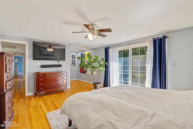 525 Saddle Lane, Grosse Pointe Woods, MI 48236