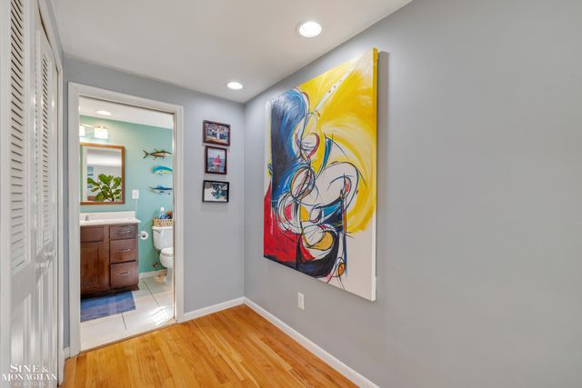 525 Saddle Lane, Grosse Pointe Woods, MI 48236