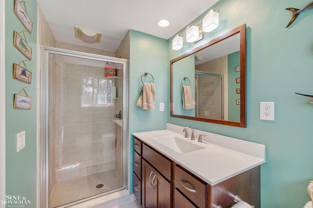 525 Saddle Lane, Grosse Pointe Woods, MI 48236