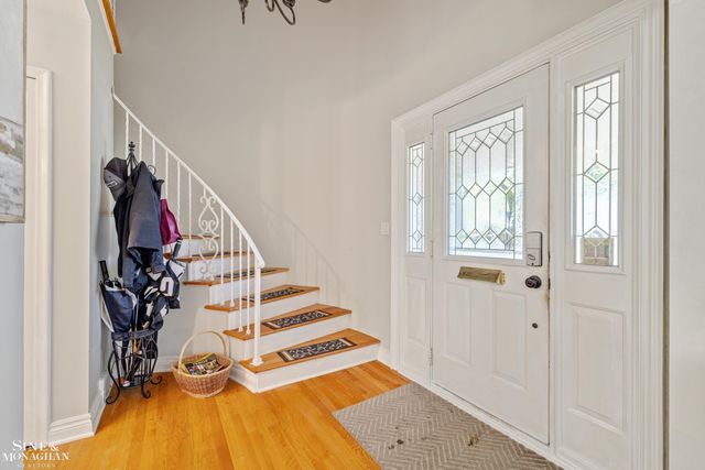 525 Saddle Lane, Grosse Pointe Woods, MI 48236
