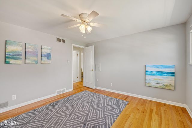 525 Saddle Lane, Grosse Pointe Woods, MI 48236