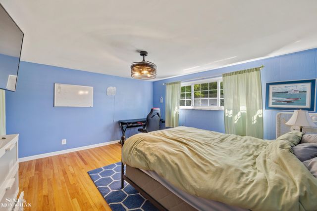 525 Saddle Lane, Grosse Pointe Woods, MI 48236