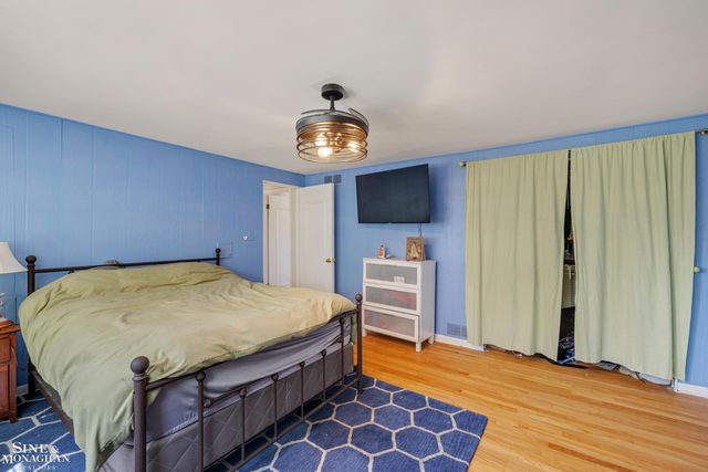 525 Saddle Lane, Grosse Pointe Woods, MI 48236