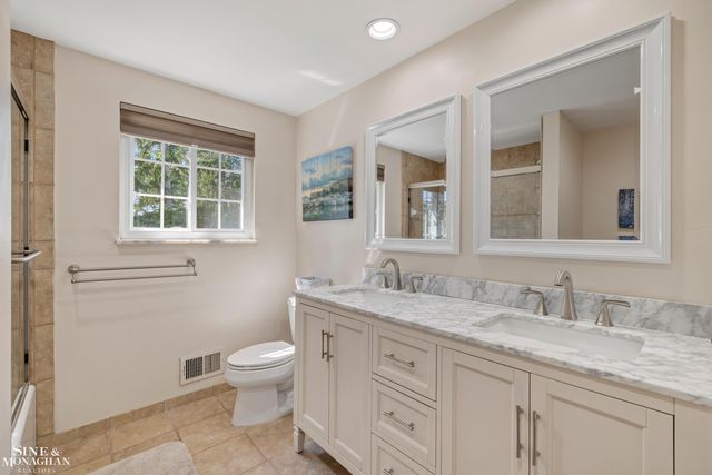 525 Saddle Lane, Grosse Pointe Woods, MI 48236