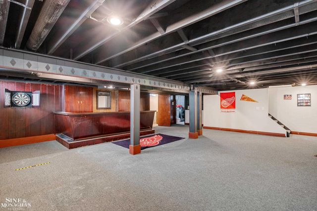 525 Saddle Lane, Grosse Pointe Woods, MI 48236