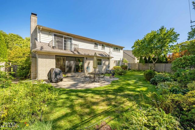 525 Saddle Lane, Grosse Pointe Woods, MI 48236