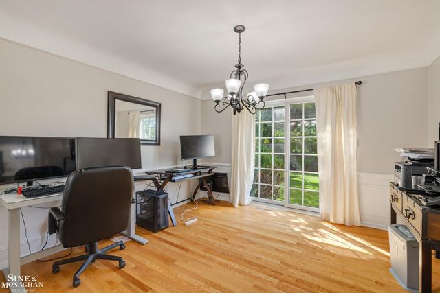 525 Saddle Lane, Grosse Pointe Woods, MI 48236