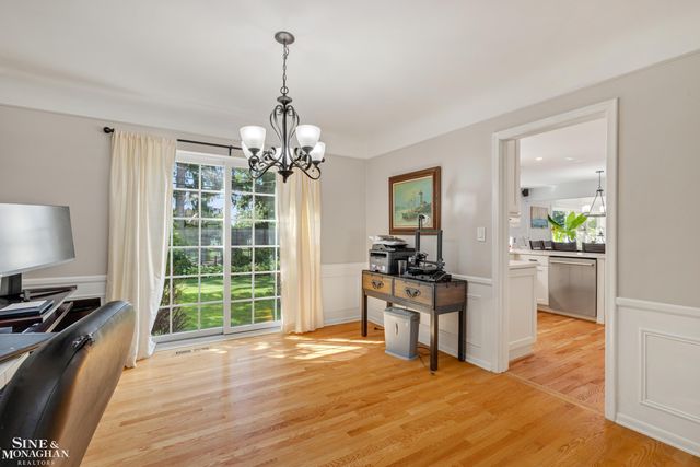 525 Saddle Lane, Grosse Pointe Woods, MI 48236