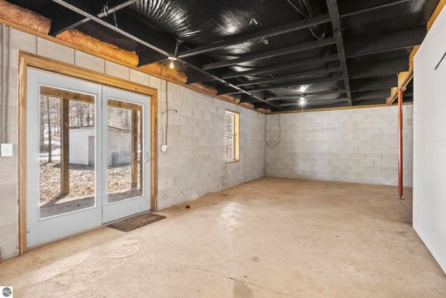 11153 Center Road, Traverse City, MI 49686