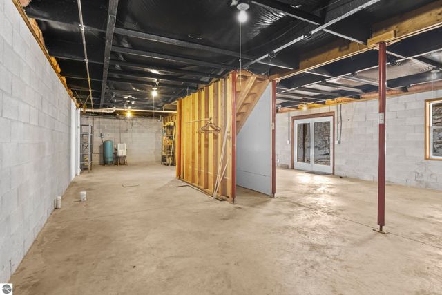 11153 Center Road, Traverse City, MI 49686