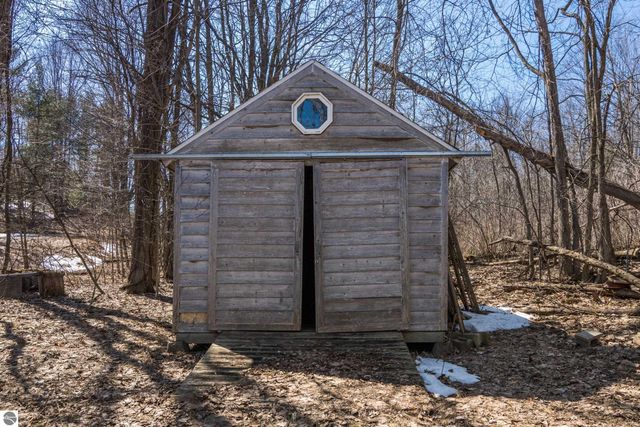 11153 Center Road, Traverse City, MI 49686