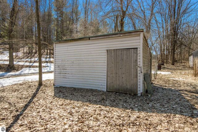 11153 Center Road, Traverse City, MI 49686