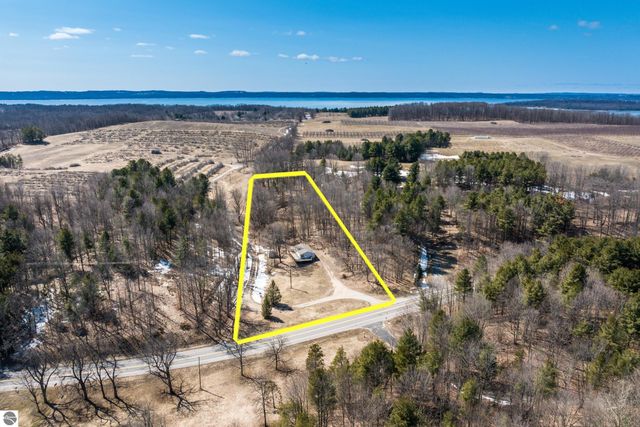 11153 Center Road, Traverse City, MI 49686