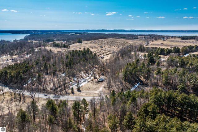 11153 Center Road, Traverse City, MI 49686