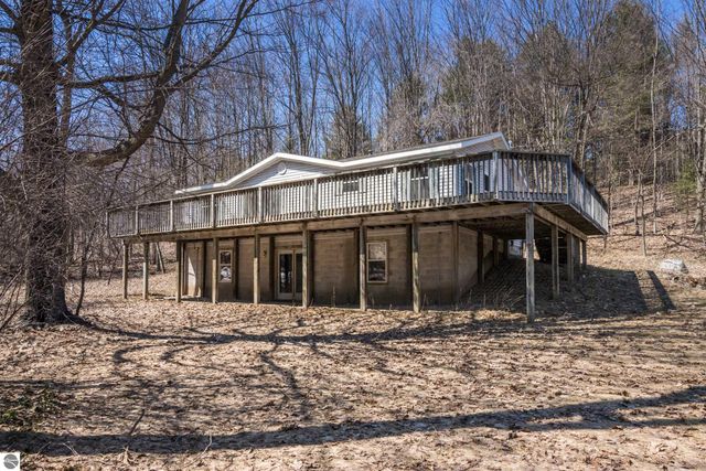 11153 Center Road, Traverse City, MI 49686