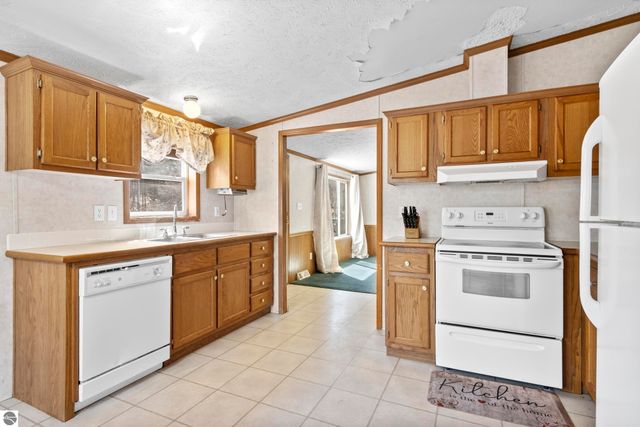 11153 Center Road, Traverse City, MI 49686