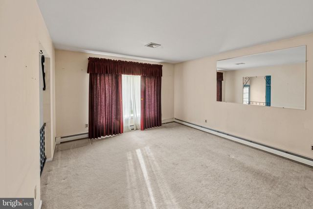 211 SPRUCE ST, Blackwood, NJ 08012
