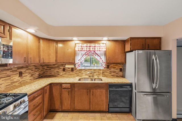 211 SPRUCE ST, Blackwood, NJ 08012