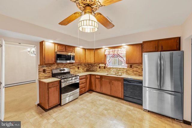 211 SPRUCE ST, Blackwood, NJ 08012