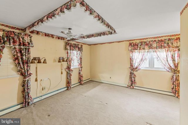 211 SPRUCE ST, Blackwood, NJ 08012
