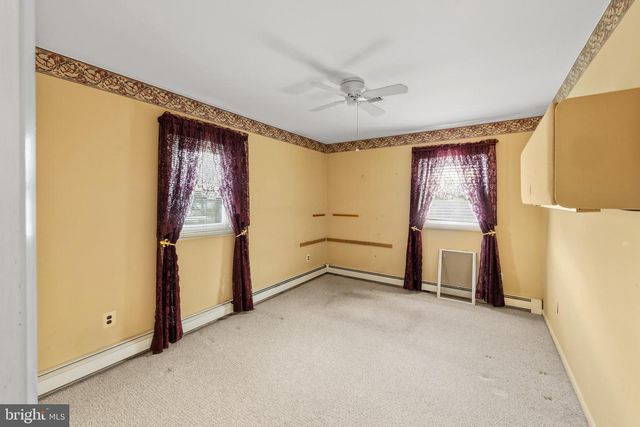 211 SPRUCE ST, Blackwood, NJ 08012