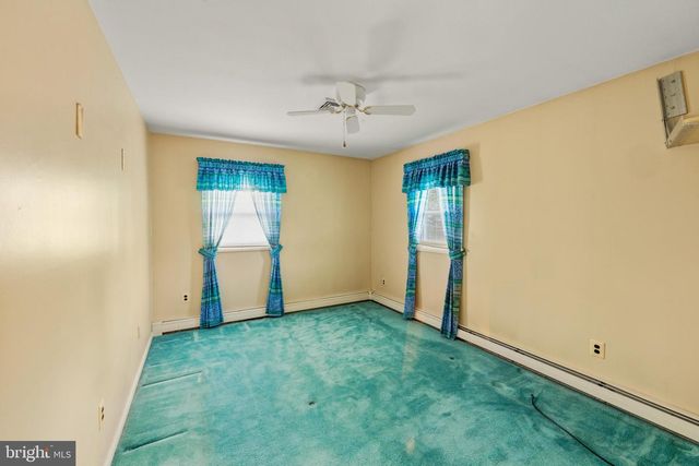 211 SPRUCE ST, Blackwood, NJ 08012