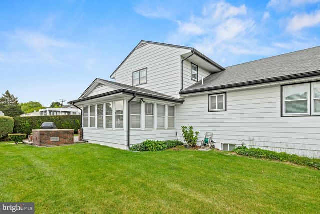211 SPRUCE ST, Blackwood, NJ 08012