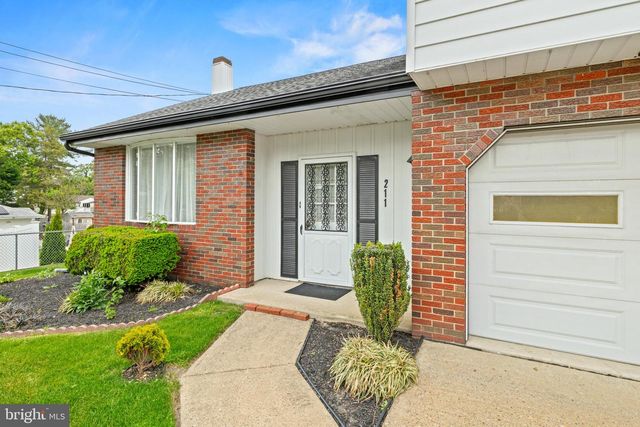 211 SPRUCE ST, Blackwood, NJ 08012