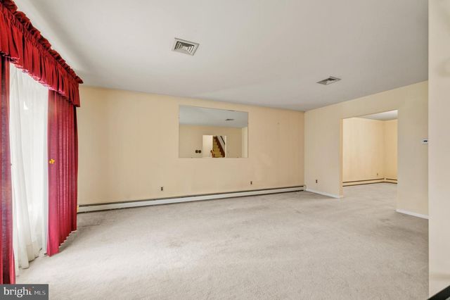 211 SPRUCE ST, Blackwood, NJ 08012
