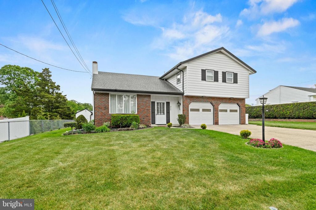 211 SPRUCE ST, Blackwood, NJ 08012