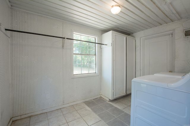 3318 N Poplar Street, North Little Rock, AR 72116