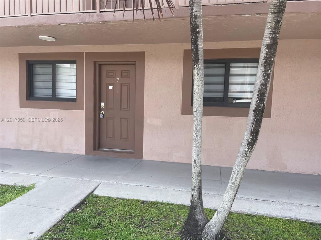 2332 W 56th St 7, Hialeah, FL 33016