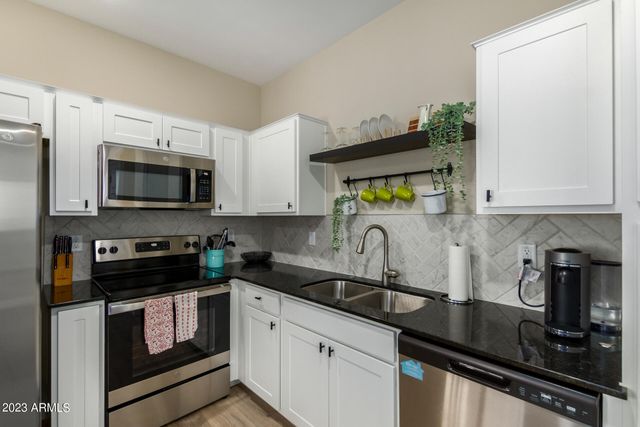 2268 W LAURIE Lane, Phoenix, AZ 85021
