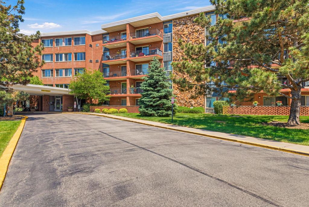 16 E Old Willow Road 332S, Prospect Heights, IL 60070