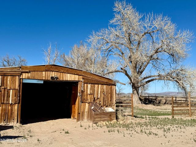 20 Penrose Lane, Yerington, NV 89447