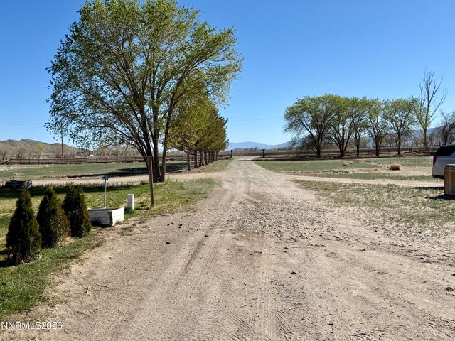 20 Penrose Lane, Yerington, NV 89447