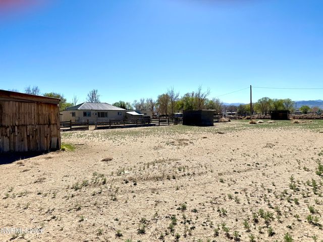 20 Penrose Lane, Yerington, NV 89447