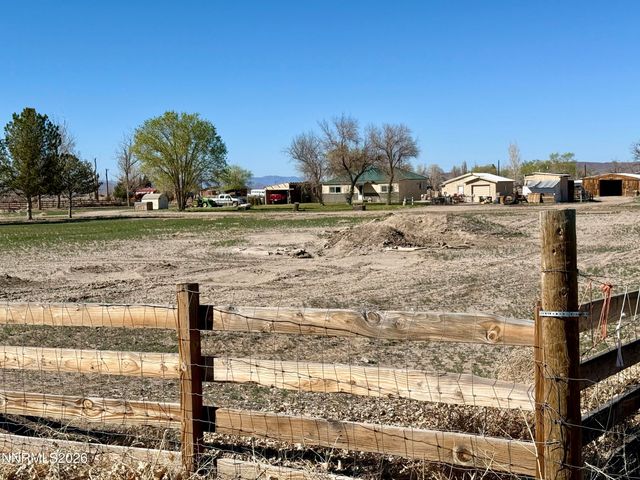 20 Penrose Lane, Yerington, NV 89447